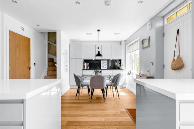 10, Harrison Lane, Hertford photo 2