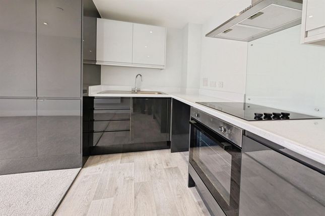 Flat 46, Clarendon Apts, Canal Walk, Southampton, Southampton photo 4