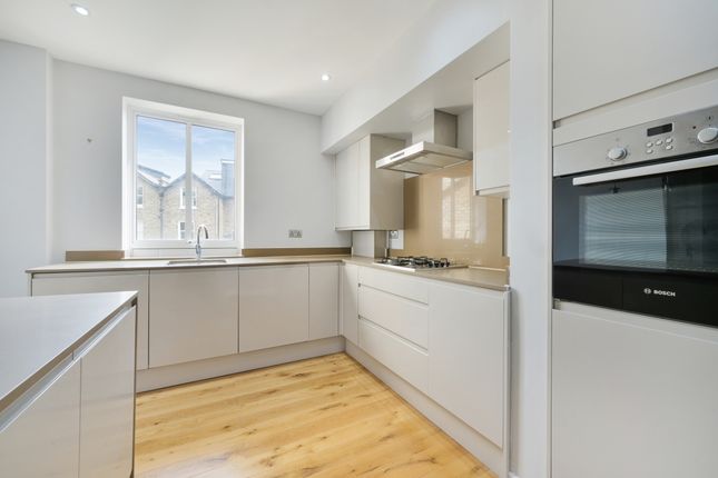 Flat to rent in East Dulwich Grove, London