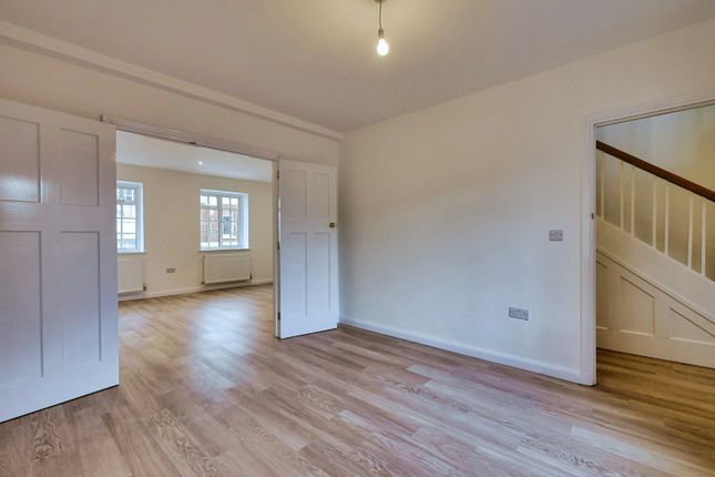 Flat for sale in Cricklade Street, Cirencester, Gloucestershire