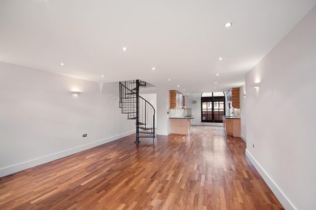 Thumbnail Town house to rent in Three Colt Street, London