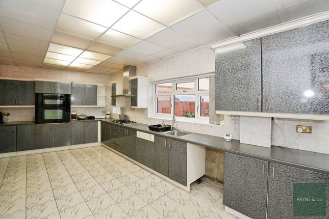 82 Beehive Lane, Ilford photo 3
