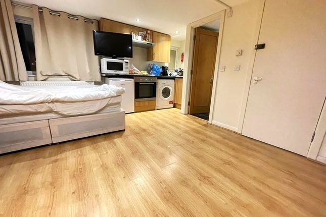 Cullington Close, Harrow photo 2