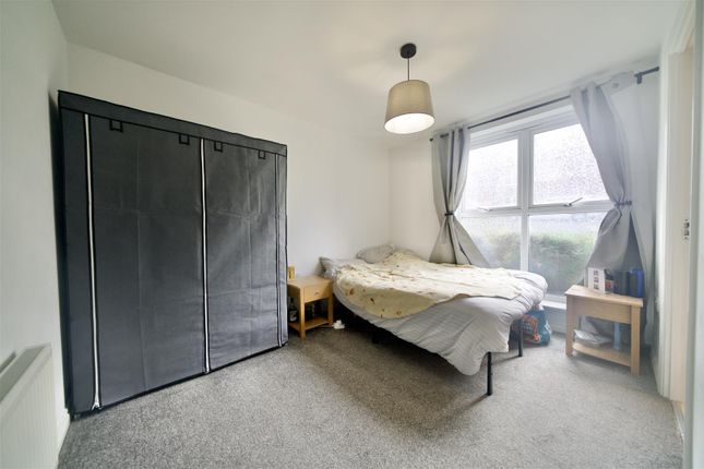 Flat 2, 640a., Dorchester Road, Weymouth photo 3