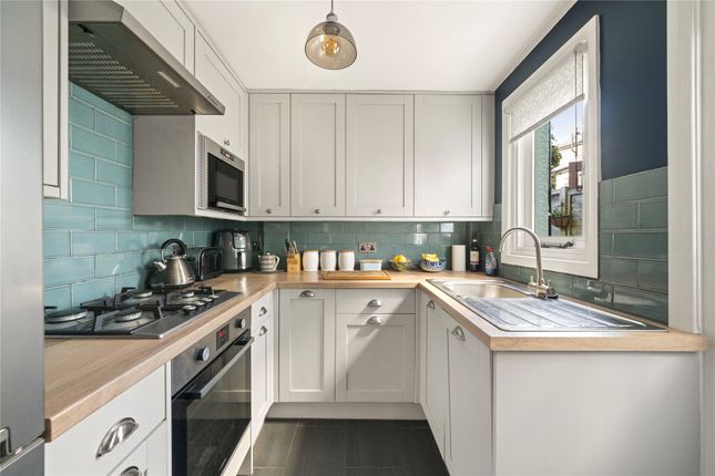 6, Wolsey Grove, Surrey photo 2