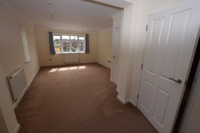 Flat 2, 30, Winchester Road, Alton photo 4
