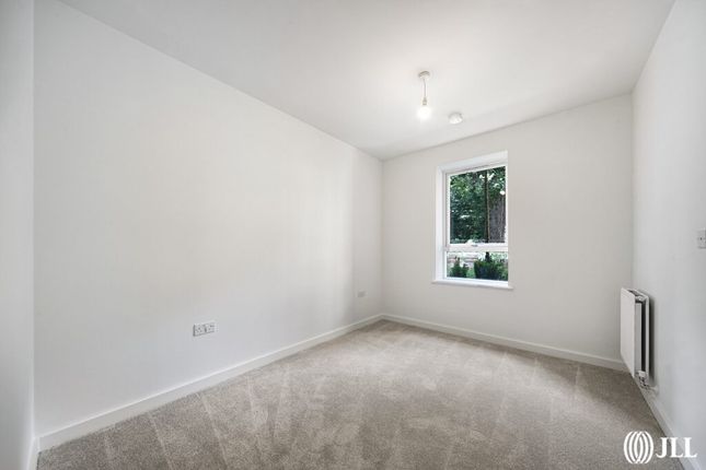 Flat to rent in Blenheim Mansions, Mary Neuner Road, London