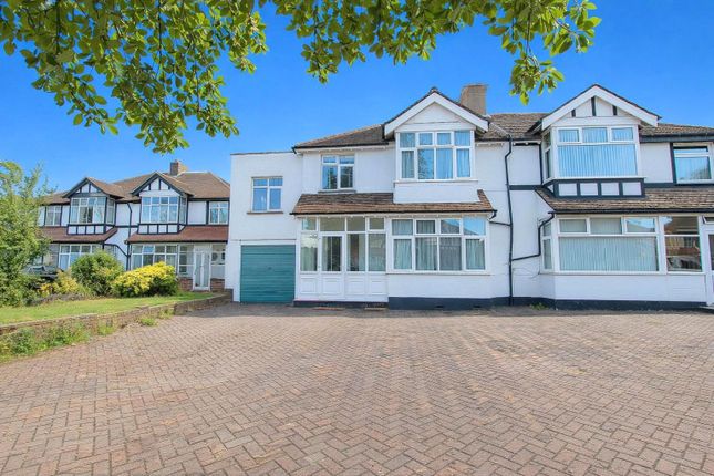 31, Redford Avenue, Wallington photo 2