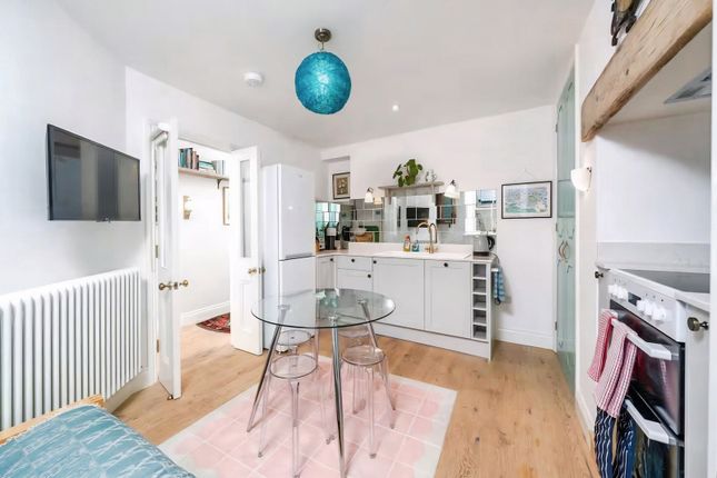 Basement Flat, 15, Upper Rock Gardens, East Sussex photo 4