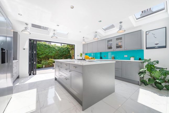Kitchen (1).Jpg