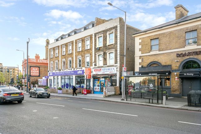 Thumbnail Semi-detached house to rent in Kew Bridge Road, Brentford