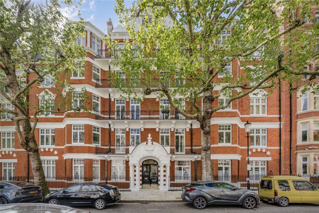 Flat for sale in Iverna Gardens, London