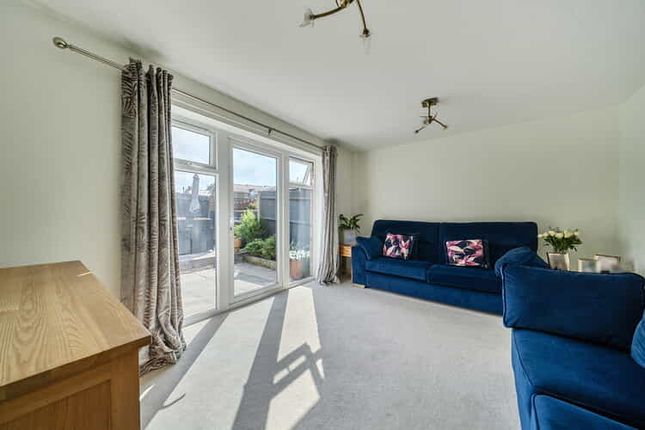 Acorn Avenue Frimley Green, Camberley photo 3