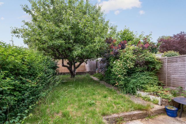 87, Elm Walk, Raynes Park photo 4