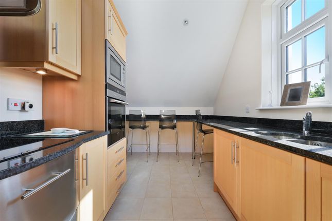 Flat 10 Littleton Grange, Flanchford Road, Reigate photo 4