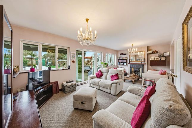 26, Heathview Avenue, Dartford photo 2