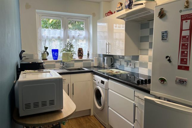Flat 5, Hanover Court, Hogshill Street, Beaminster photo 4