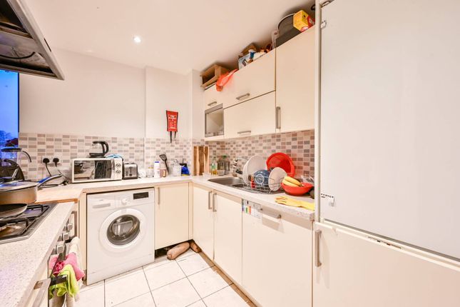 Flat for sale in Fusion Building, Docklands, London