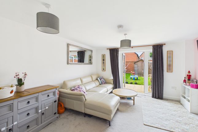 143 Bluebell Way, Whiteley, Fareham photo 2