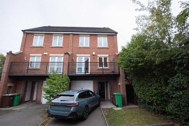 4-bed house on 3, Cudworth Drive, Nottingham, £1,300/mo