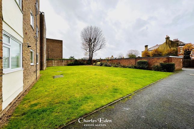 Flat for sale in Court Downs Road, Beckenham