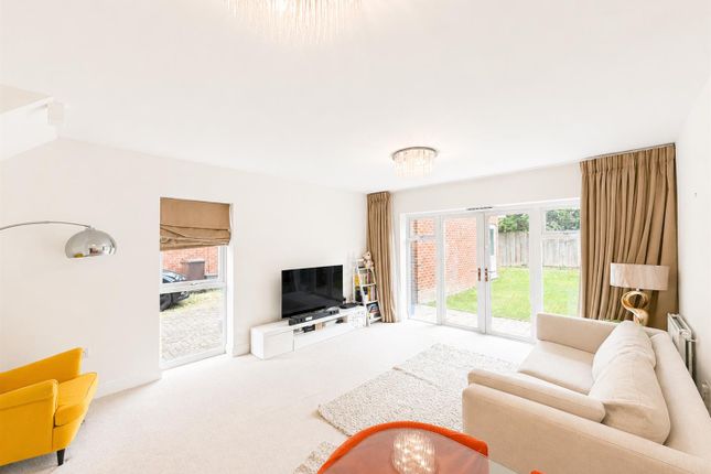 22, Hunting Place, Heston photo 2