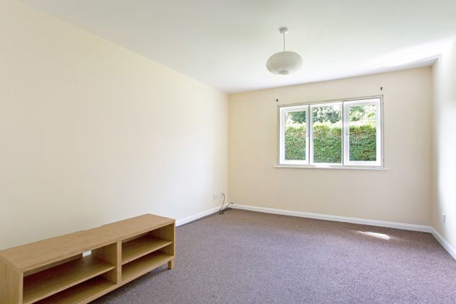 Spring Park, 35, Holmlea Walk, Slough photo 4
