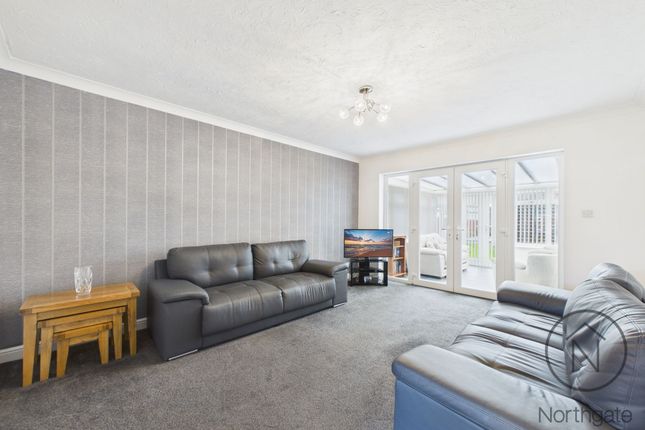 28 Westfields, Newton Aycliffe photo 3