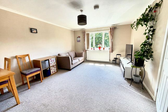 3 Frances Court, Soulbury Road, Leighton Buzzard photo 2