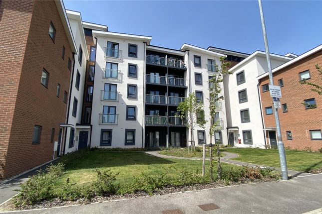 Thumbnail Flat to rent in Webster Close, Bracknell, Berkshire