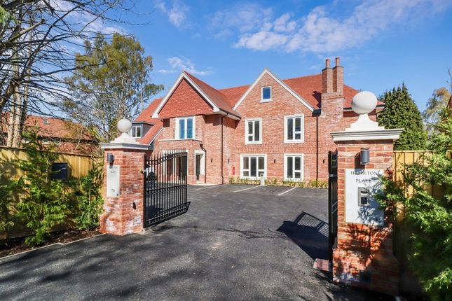 Thumbnail Flat for sale in Gregories Road, Beaconsfield