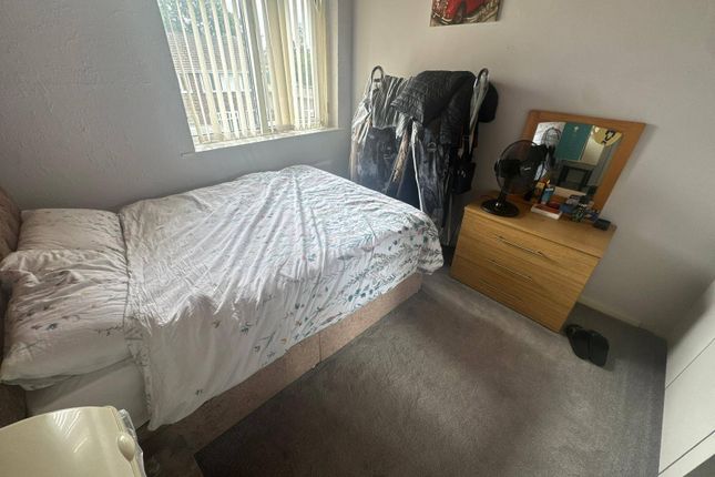 12, Victoria Court, Keighley photo 3