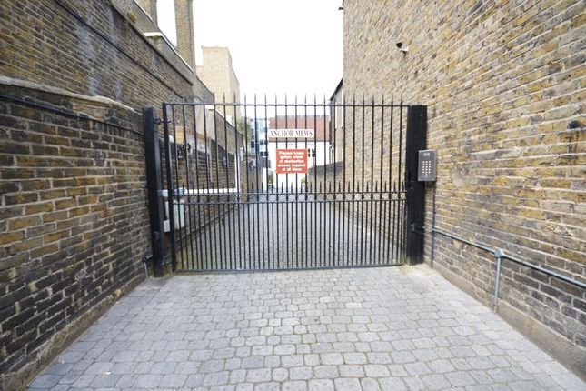 Parking/garage to rent in Anchor Mews, London
