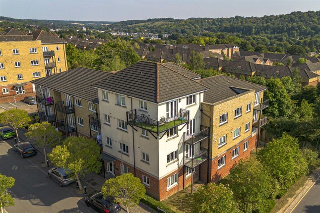 4 Ives House, Ercolani Avenue, Hp13 7Fz Drone-1.Jp