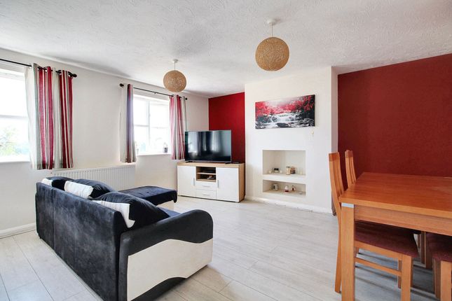 51 White Willow Close, Ashford photo 2