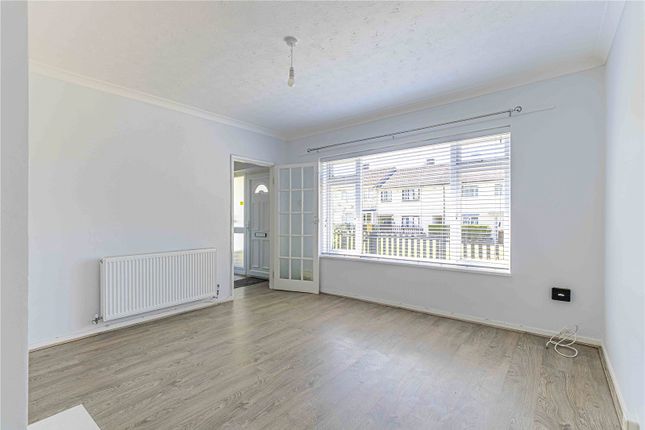 62, Milton Drive, Hertfordshire photo 2