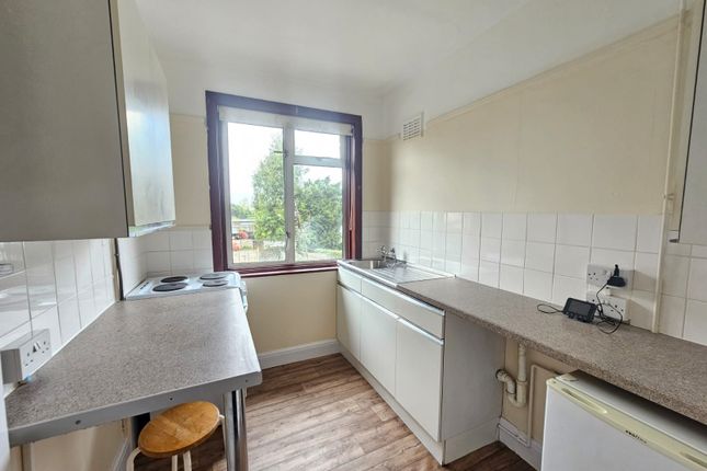 Flat to rent in Parkside Avenue, Southampton