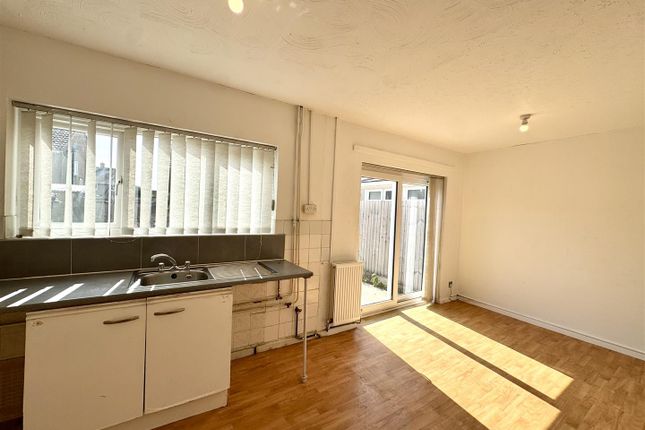 1, Oakley Close, Caldicot photo 3
