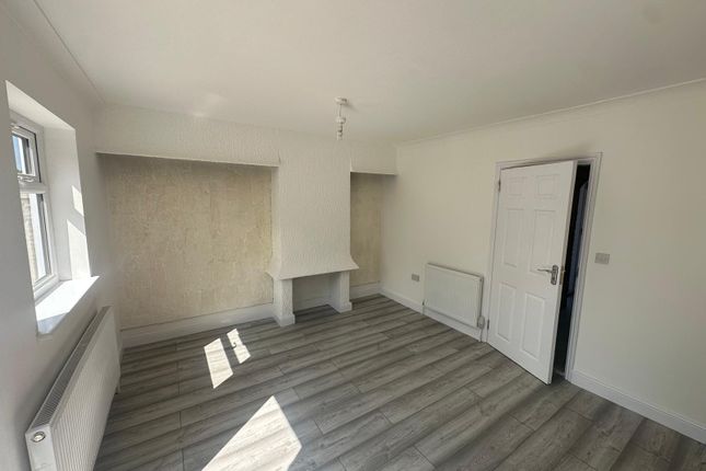 10, Sinclair Road, Greater London photo 3