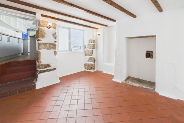 Clifton House, Trevenner Square, Marazion photo 3