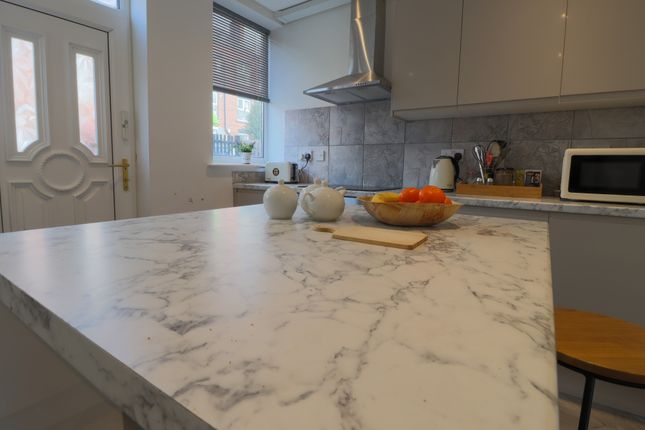 47, Manor Avenue, Leeds photo 4