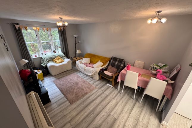 Flat 10, Roedean House,, Exeter Close, Hertfordshire photo 2