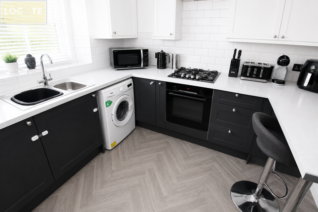 8 Bradwell Walk, Flixton photo 2