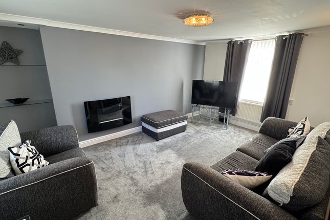13, Green Circle, Bridgend photo 2