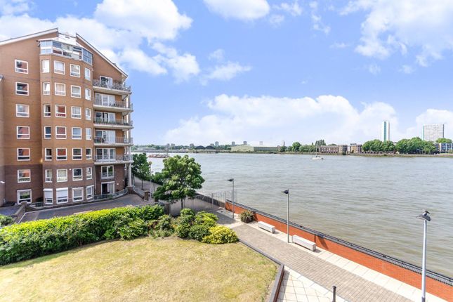 Thumbnail Flat to rent in Orion Point, Canary Wharf, London