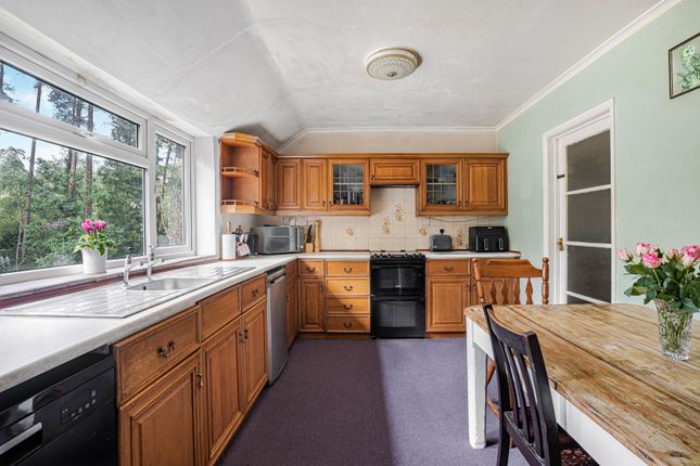 27, Longdown Road, Farnham photo 3
