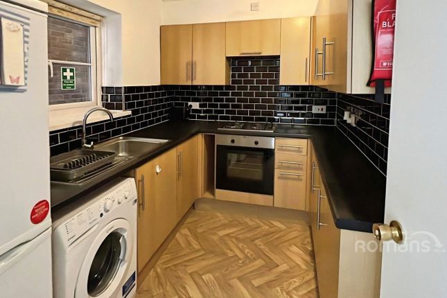 31, Wavell Way, Winchester photo 4