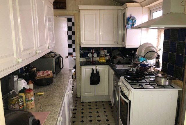 Terraced house for sale in Hampton Road, Luton, Bedfordshire