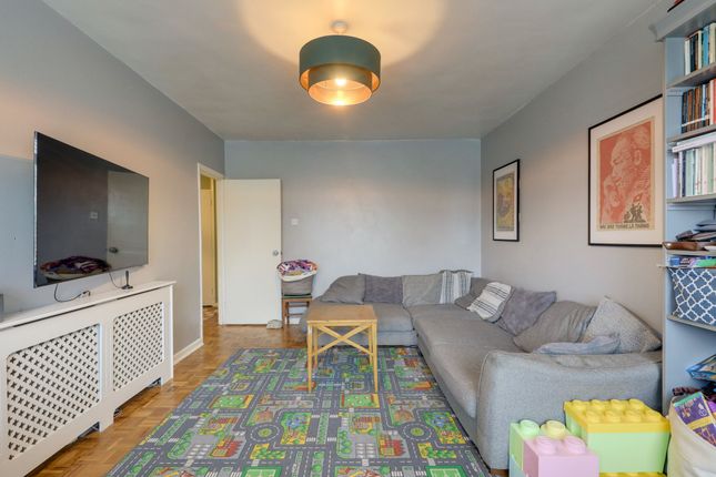 Flat 21, Ian Court Dacres Road, London photo 4
