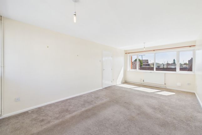7, Queens Court, Tewkesbury photo 3